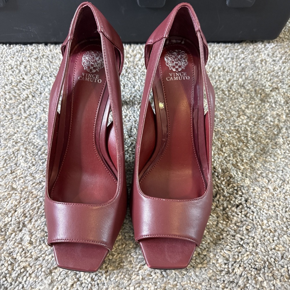 Vince Camuto VC-Lizanie‎ Heels Maroon Size 8.5 M